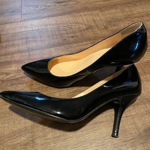 GUESS Patent Leather Pumps 8M